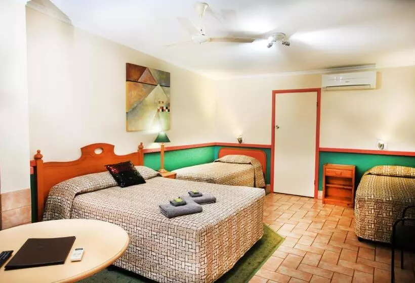 Central Motel Gin Gin