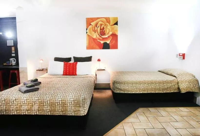 Central Motel Gin Gin