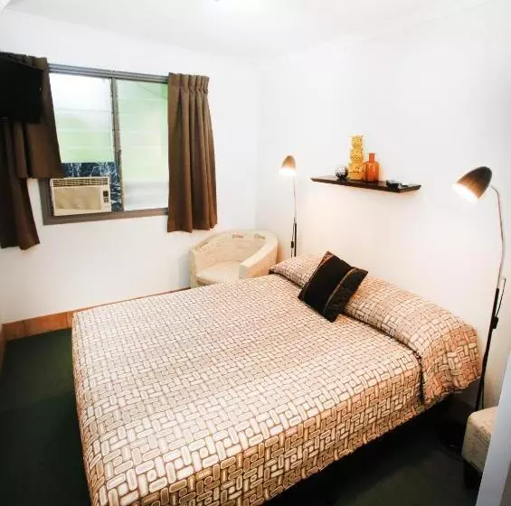 Central Motel Gin Gin