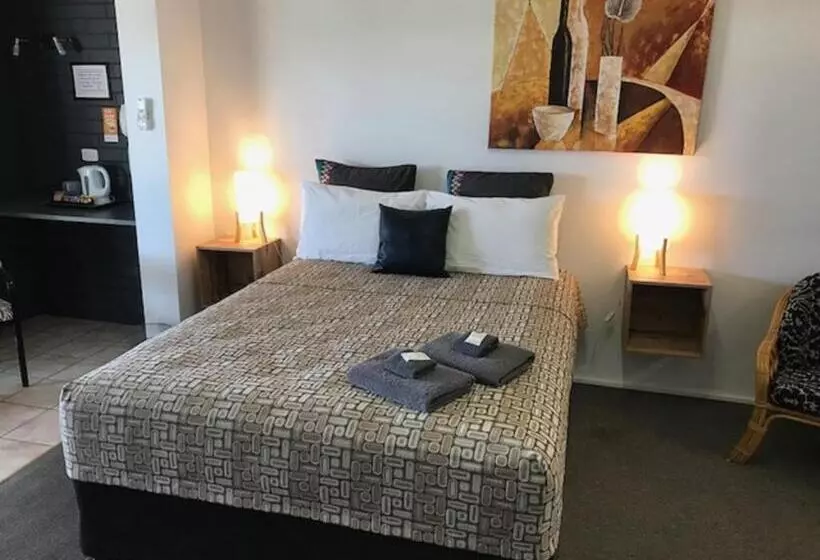 Central Motel Gin Gin