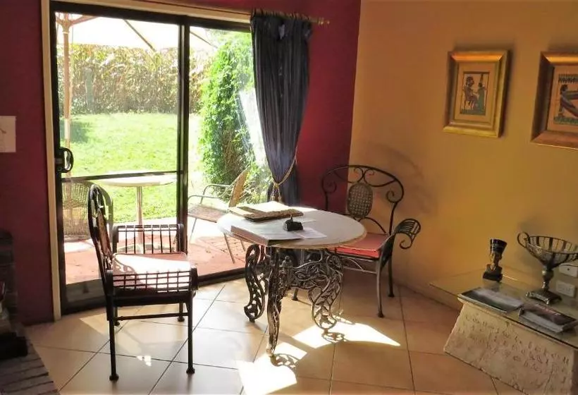 Gumtree On Gillies Bed And Breakfast