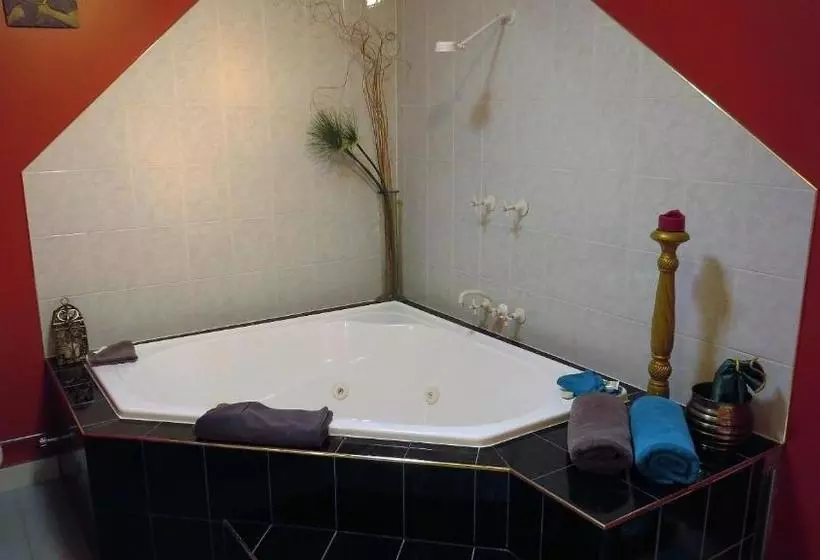 Gumtree On Gillies Bed And Breakfast