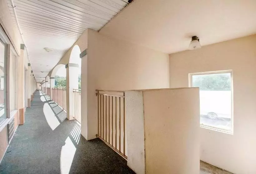 Hotelli O Daylight Inn Elkhart I90, In