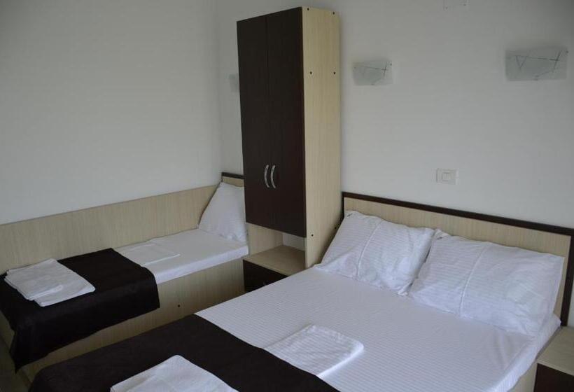 پانسیون Vila Cosmin