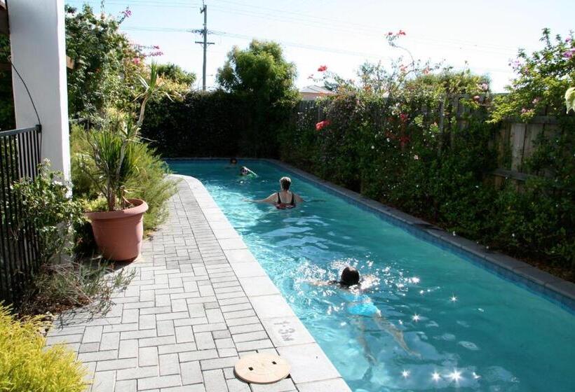 Aarn House B&b Airport Accommodation