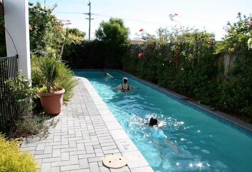 Aarn House B&b Airport Accommodation