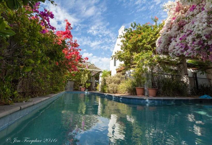 Aarn House B&b Airport Accommodation