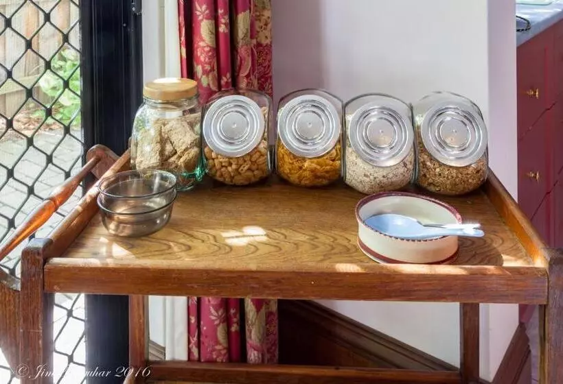 Aarn House B&b Airport Accommodation