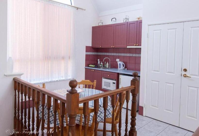 Aarn House B&b Airport Accommodation