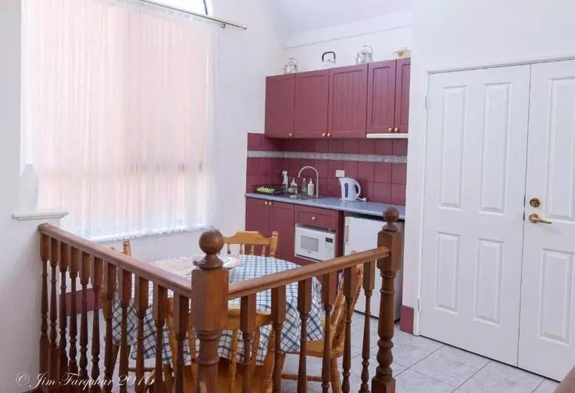 Aarn House B&b Airport Accommodation