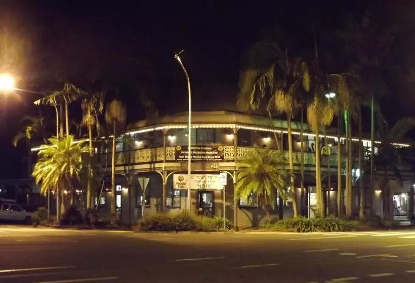 ユースホステル The Middle Pub