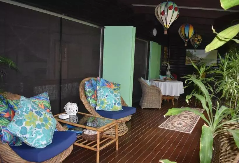 ベッドアンドブレックファースト Oskar's Rain Forest Retreat