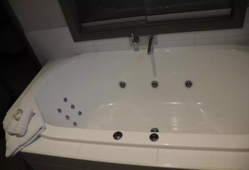 Aamiaismajoitus (B&B) Saltair Luxury Accommodation Adults Only