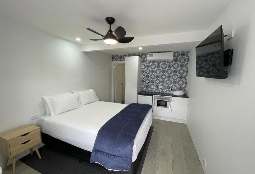 Happy Wanderer Motel Bendigo Children Not Permitted Over 18s Only