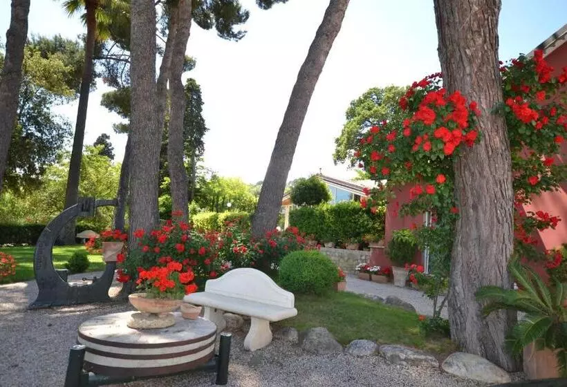 هتل Relais Villa Rossi