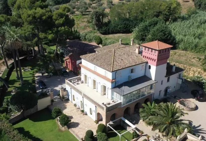 هتل Relais Villa Rossi