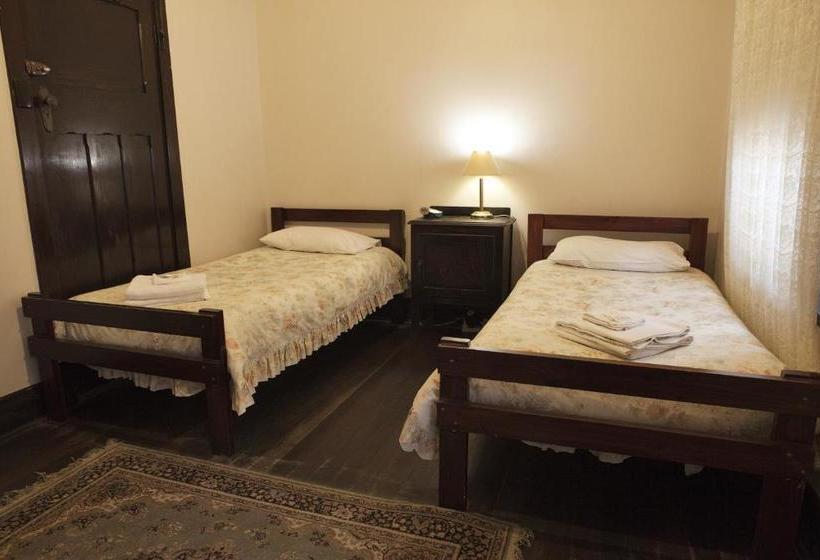 酒店 The Rising Sun