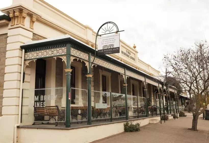 ホテル The Rising Sun