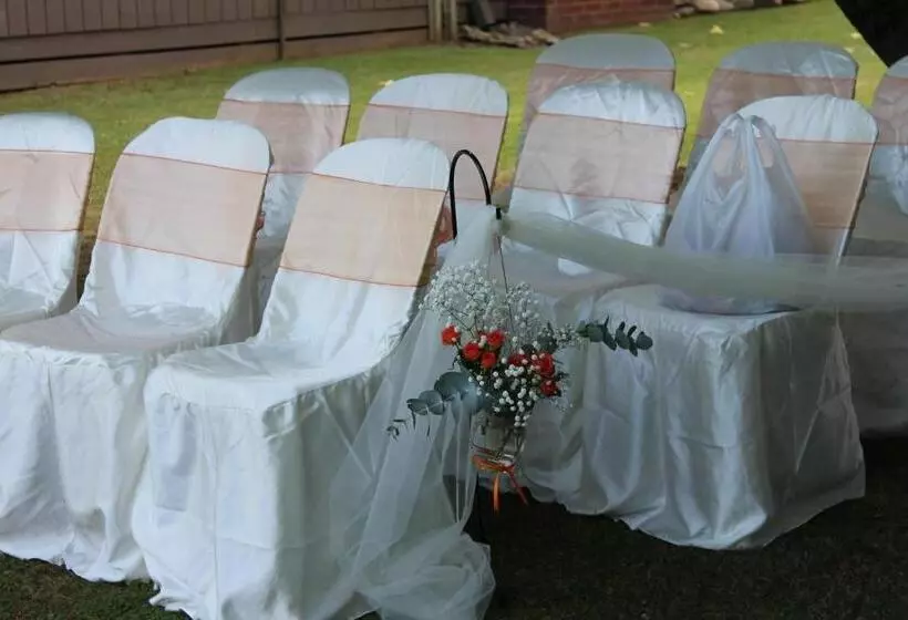 Buffalo Motel And Country Retreat