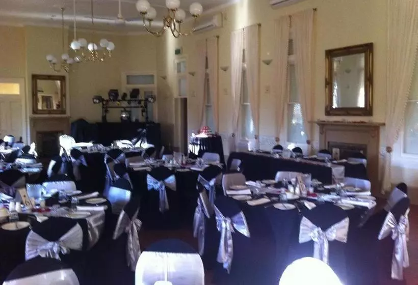 Hotelli Hermitage Hill Country Retreat