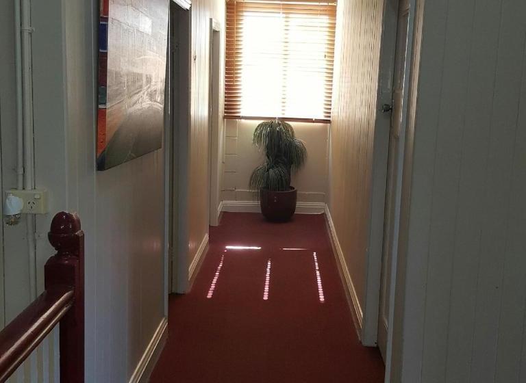 Отель Joes Waterhole