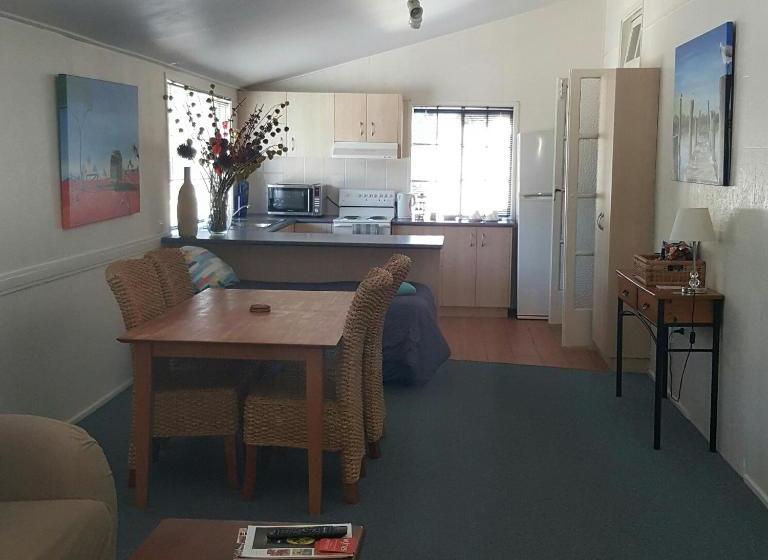 Отель Joes Waterhole