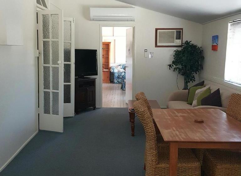 Отель Joes Waterhole