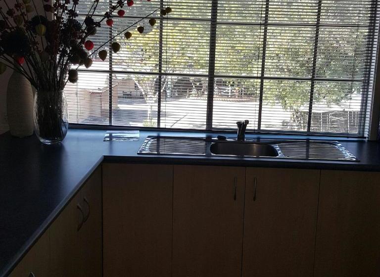 Отель Joes Waterhole