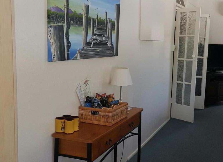 Отель Joes Waterhole