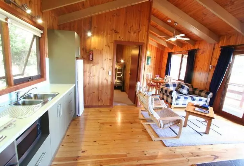 هتل Johanna River Farm & Cottages