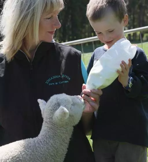 هتل Johanna River Farm & Cottages