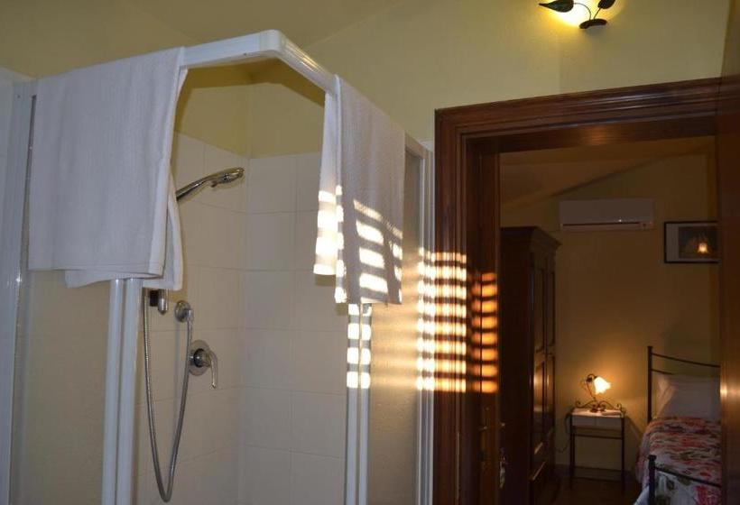 בית מלון כפרי Podere Dei Maddii