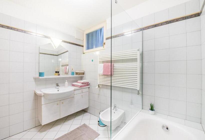 هتل Weingut Pardellerhof