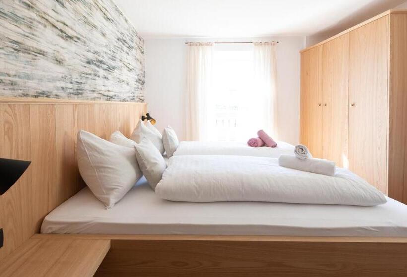 هتل Weingut Pardellerhof