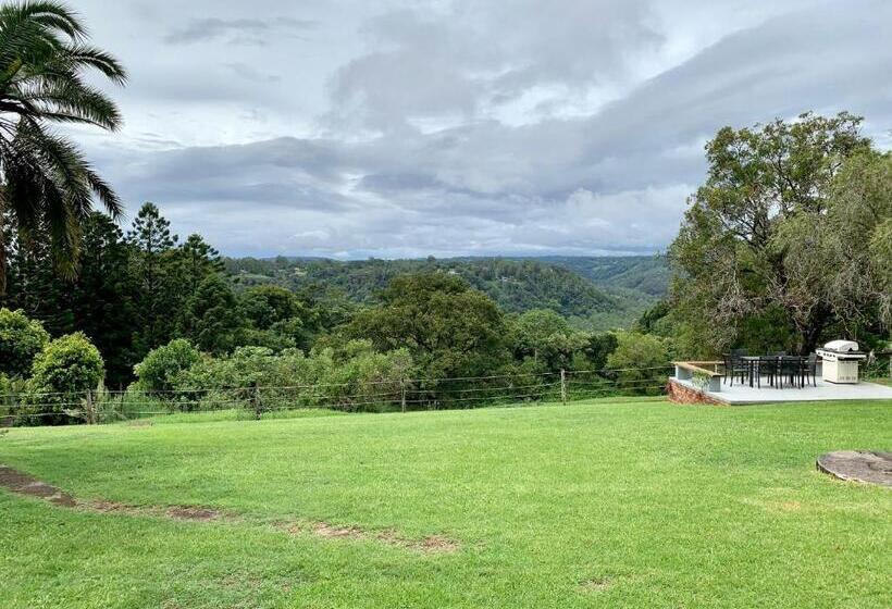 Montville Holiday Apartments