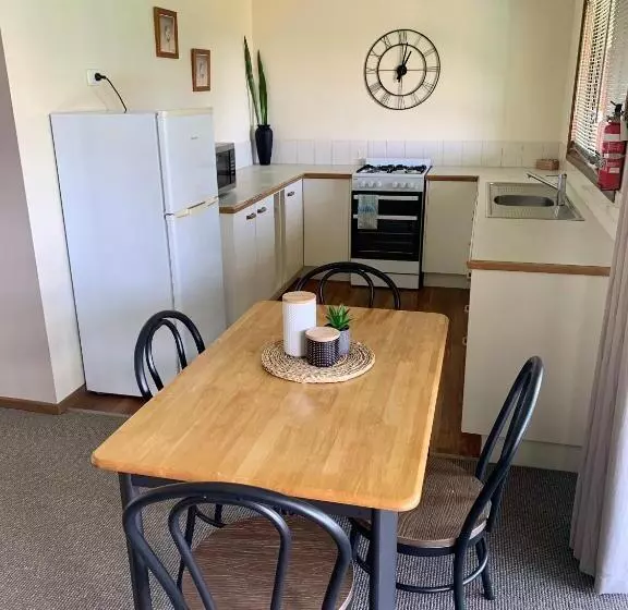 Montville Holiday Apartments
