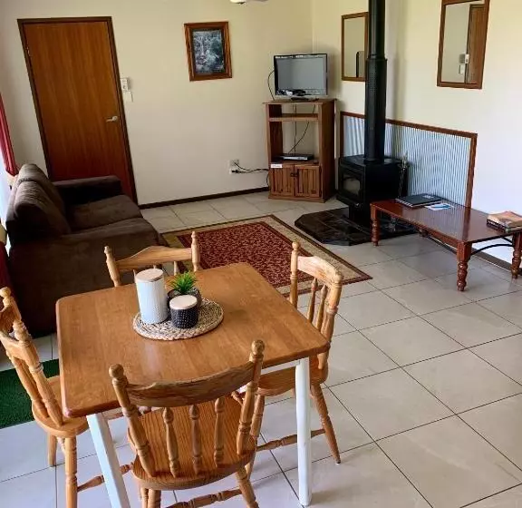 Montville Holiday Apartments