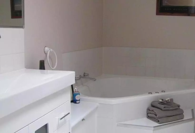 Motelli Bristol Hill Motor Inn