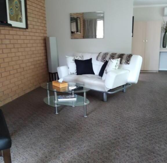 فندق على الطريق Bristol Hill Motor Inn