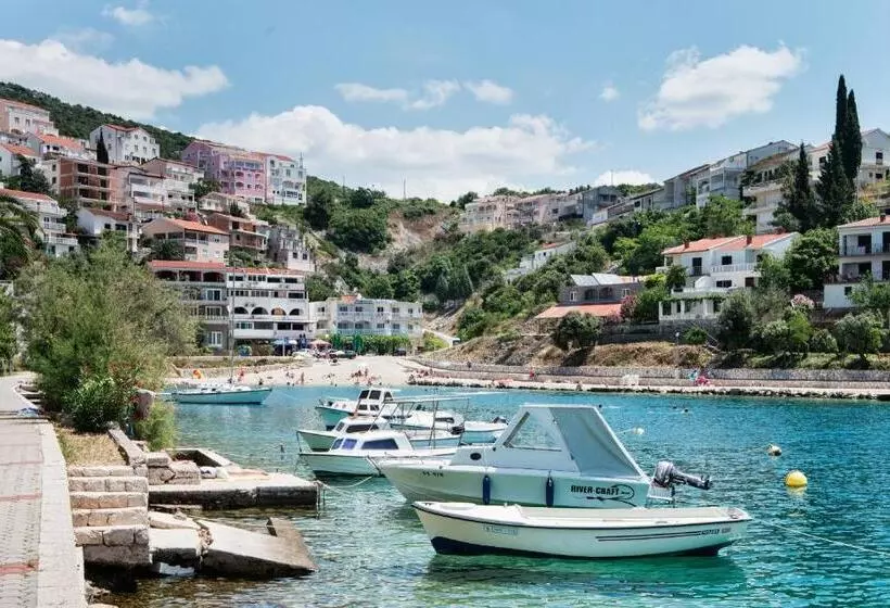 مُتل Villa Matic