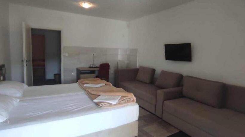 فندق على الطريق Villa Matic