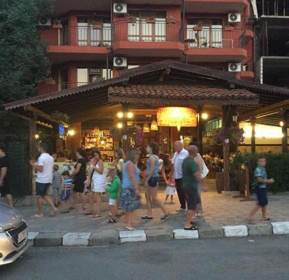 پانسیون Terra Guest House