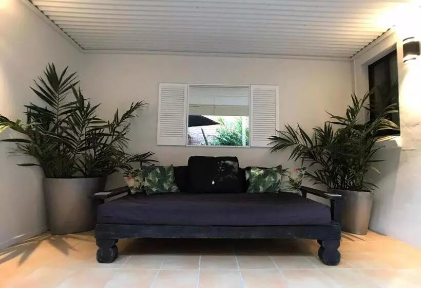 پانسیون Treetops Everglades Villa