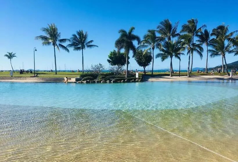 Retkeilymaja Backpackers By The Bay