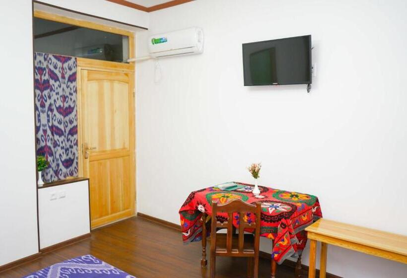 בית מלון כפרי Little Bukhara