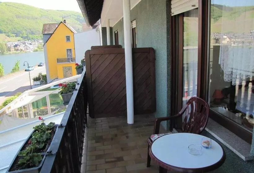 ホテル Panoramacafé Kattenes