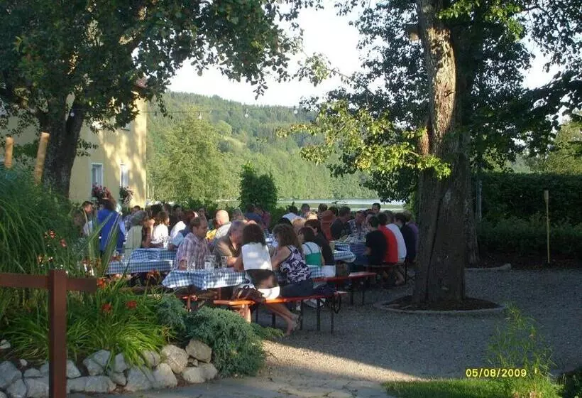 ホテル & Restaurant Karpfen