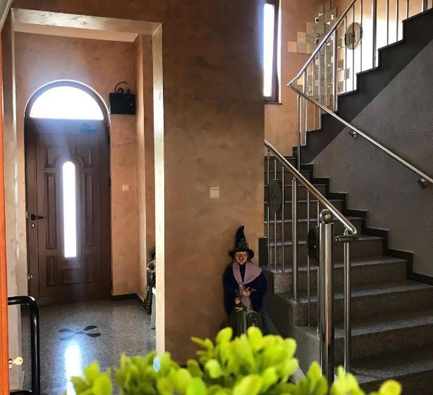 پانسیون Guest House Val And Kate