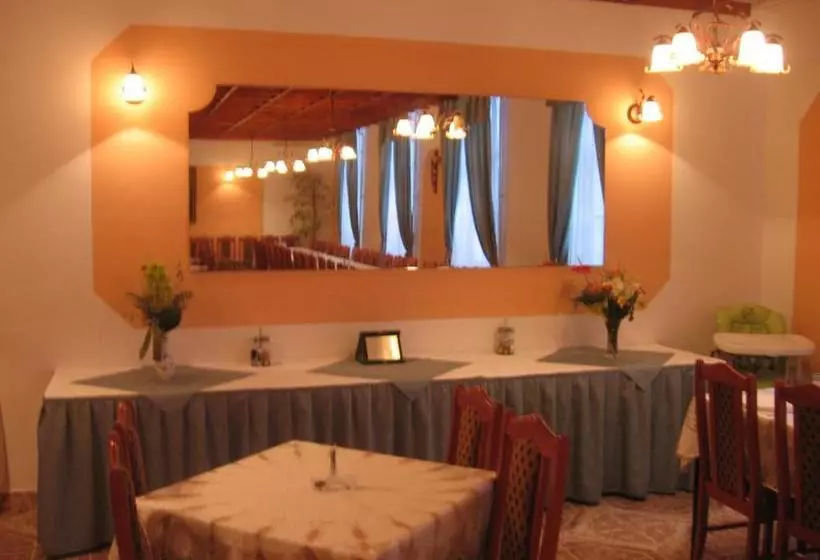 Majatalo Mater Salvatoris House