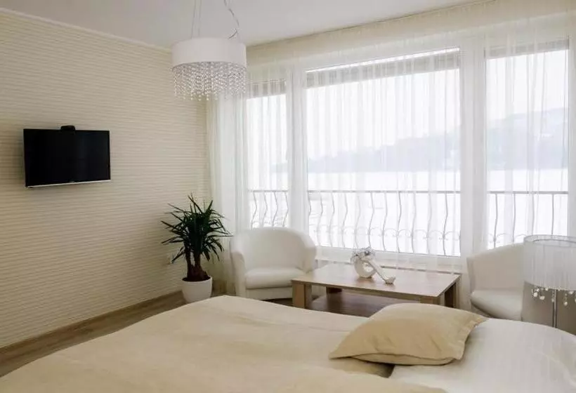 ペンション Penzion Jollien